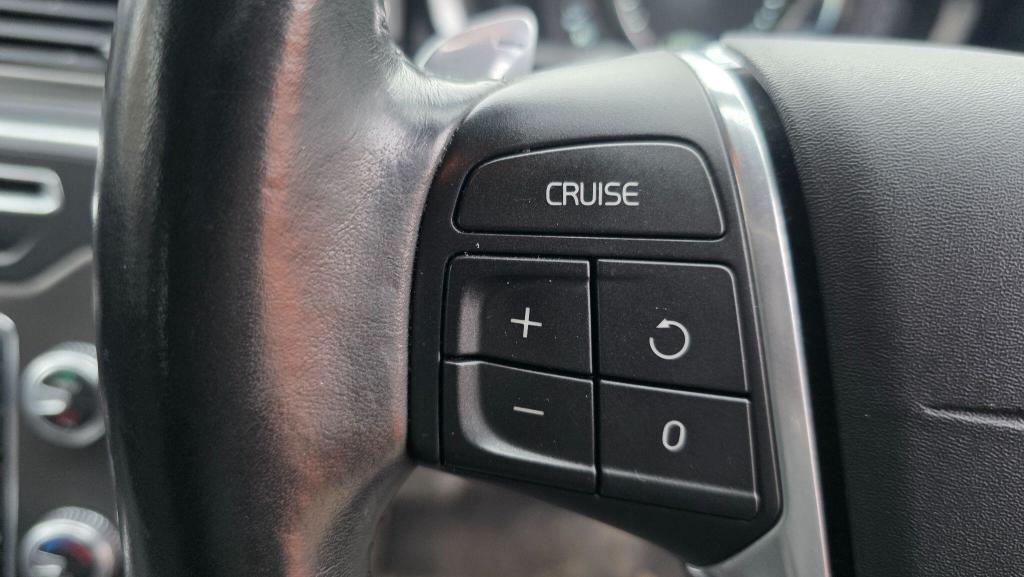 Used Volvo XC70 2015 for sale - 77350366: Photo 16