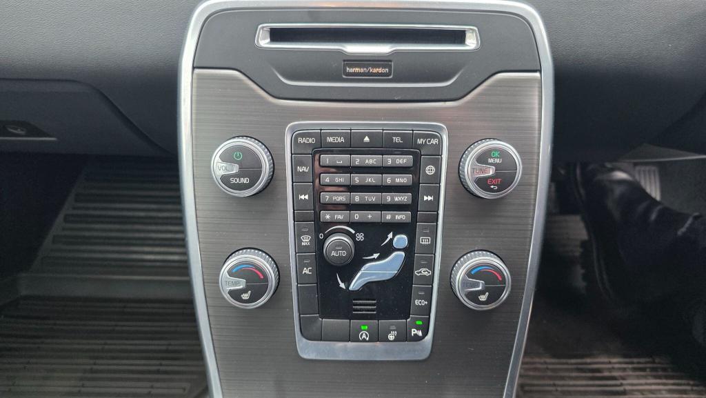 Used Volvo XC70 2015 for sale - 77350366: Photo 19