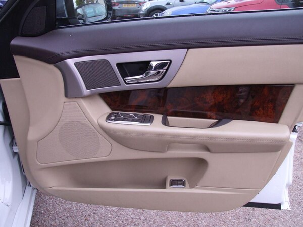 Used Jaguar XF 2010 for sale - 76178267: Photo 27