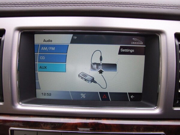 Used Jaguar XF 2010 for sale - 76178267: Photo 41