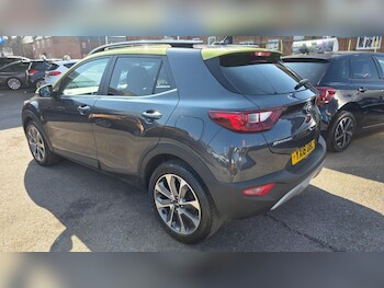 Used Kia Stonic 2018 for sale - 77952181: Photo