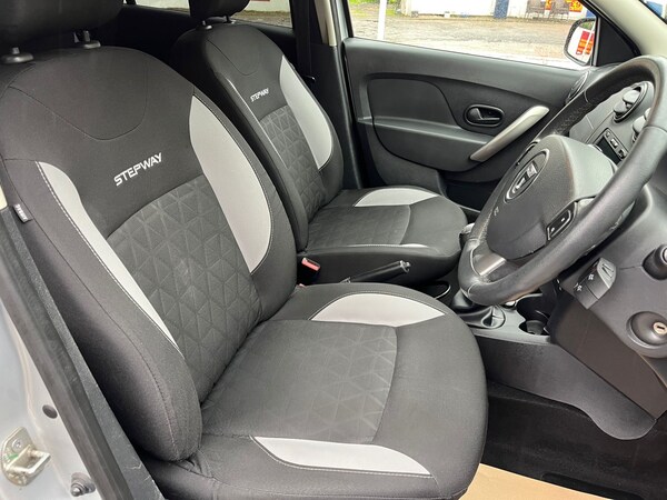 Used Dacia Sandero Stepway 2014 for sale - 75130880: Photo 9