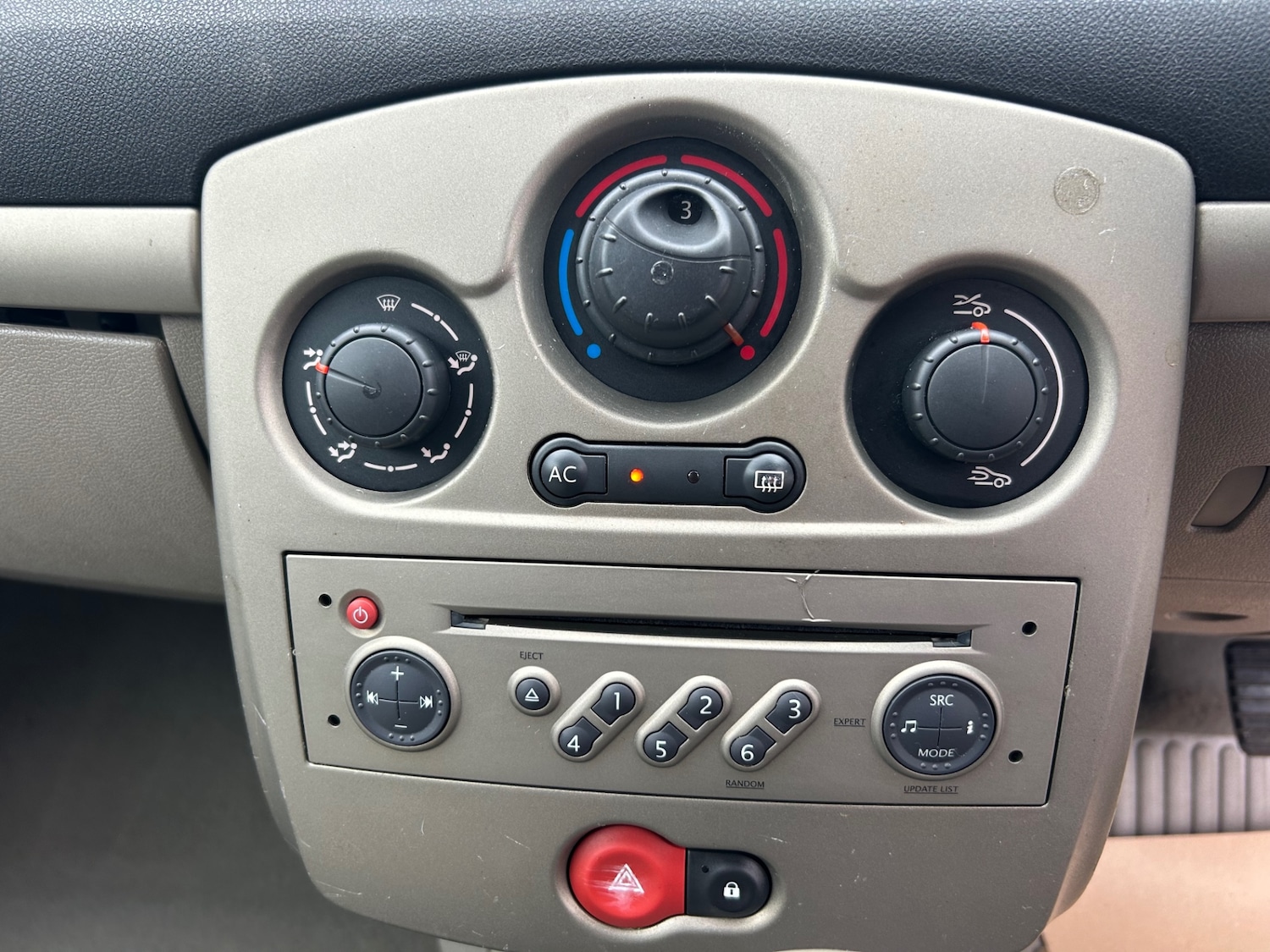 Used Renault Clio 2007 for sale - 76044737: Photo 16