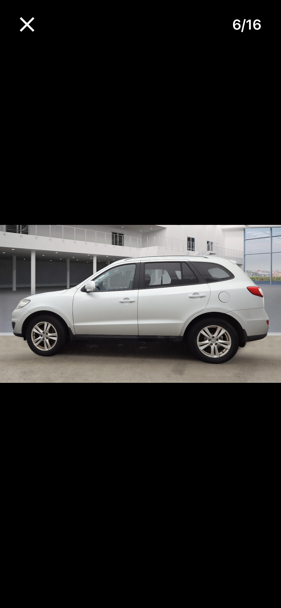 Used Hyundai Santa Fe 2011 for sale - 77977327: Photo 2