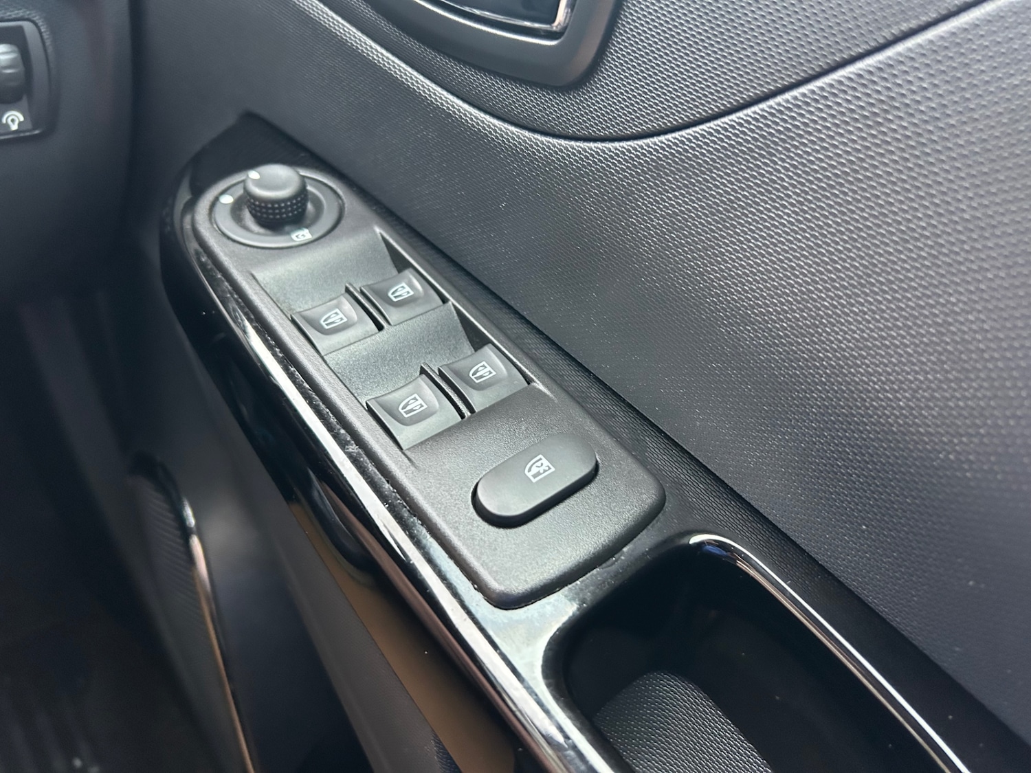 Used Renault Captur 2015 for sale - 76506042: Photo 17