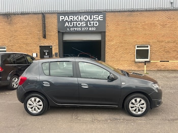 Used Dacia Sandero 2015 for sale - 76017931: Photo