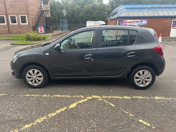 Used Dacia Sandero 2015 for sale - 76017931: Photo