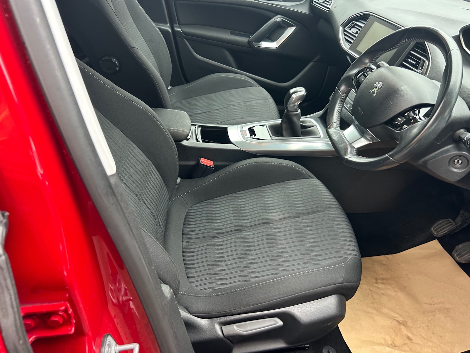 Used Peugeot 308 2015 for sale - 76322082: Photo 9