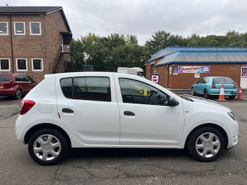 Used Dacia Sandero 2015 for sale - 76070500: Photo
