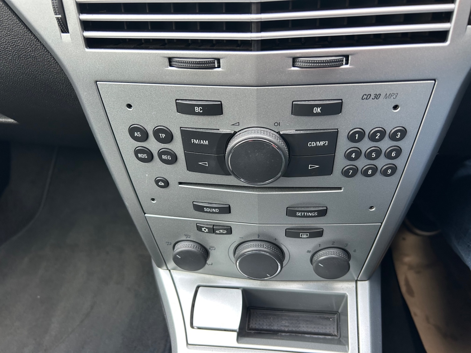 Used Vauxhall Astra 2010 for sale - 77234005: Photo 14