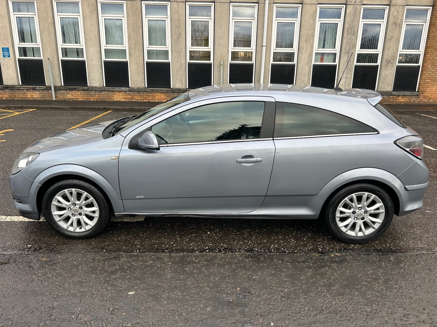 Used Vauxhall Astra 2010 for sale - 77234005: Photo 3