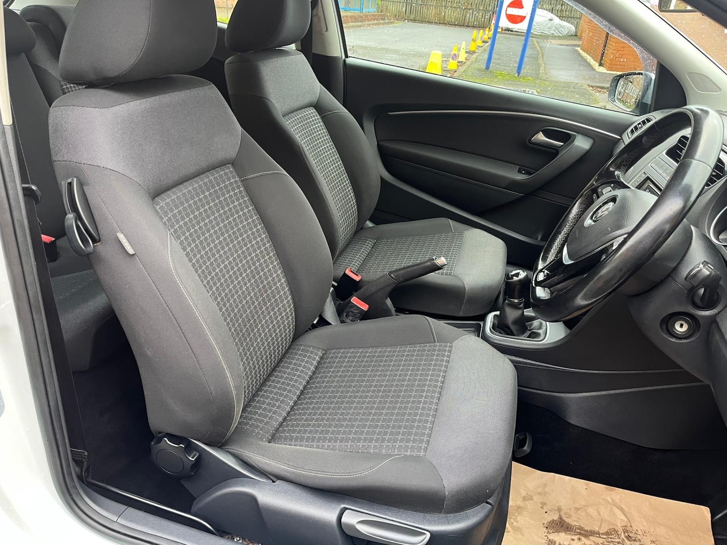 Used Volkswagen Polo 2015 for sale - 76837606: Photo 9