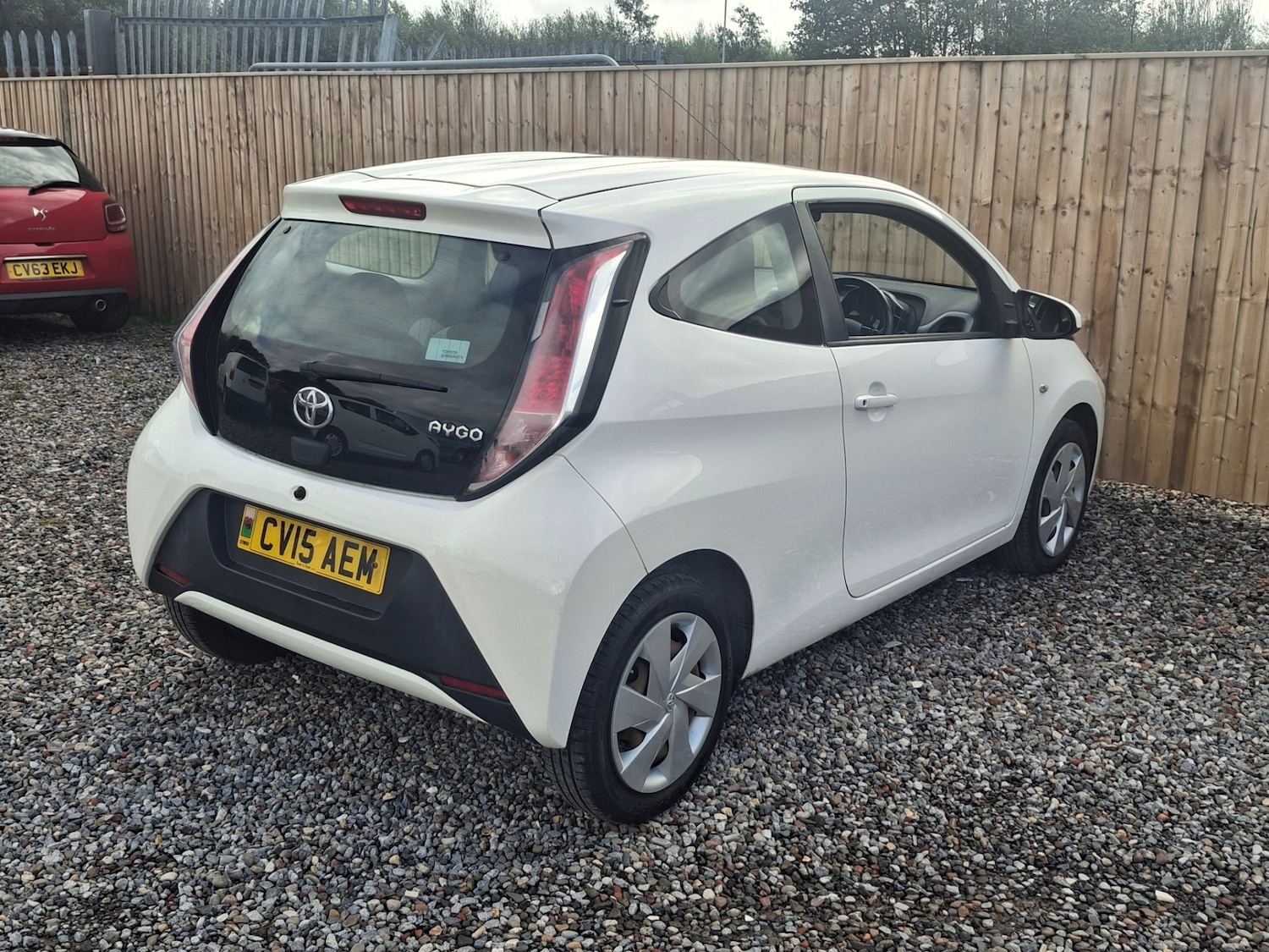Used Toyota AYGO 2015 for sale - 76330891: Photo 4