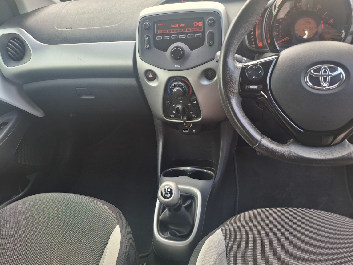 Used Toyota AYGO 2015 for sale - 76330891: Photo 8