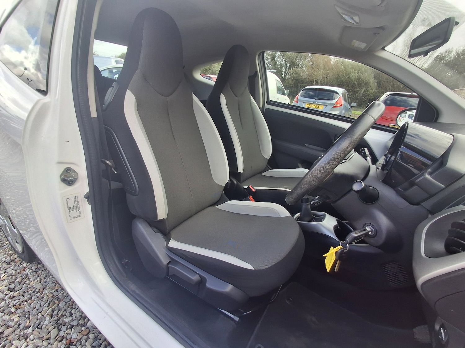 Used Toyota AYGO 2015 for sale - 76330891: Photo 9