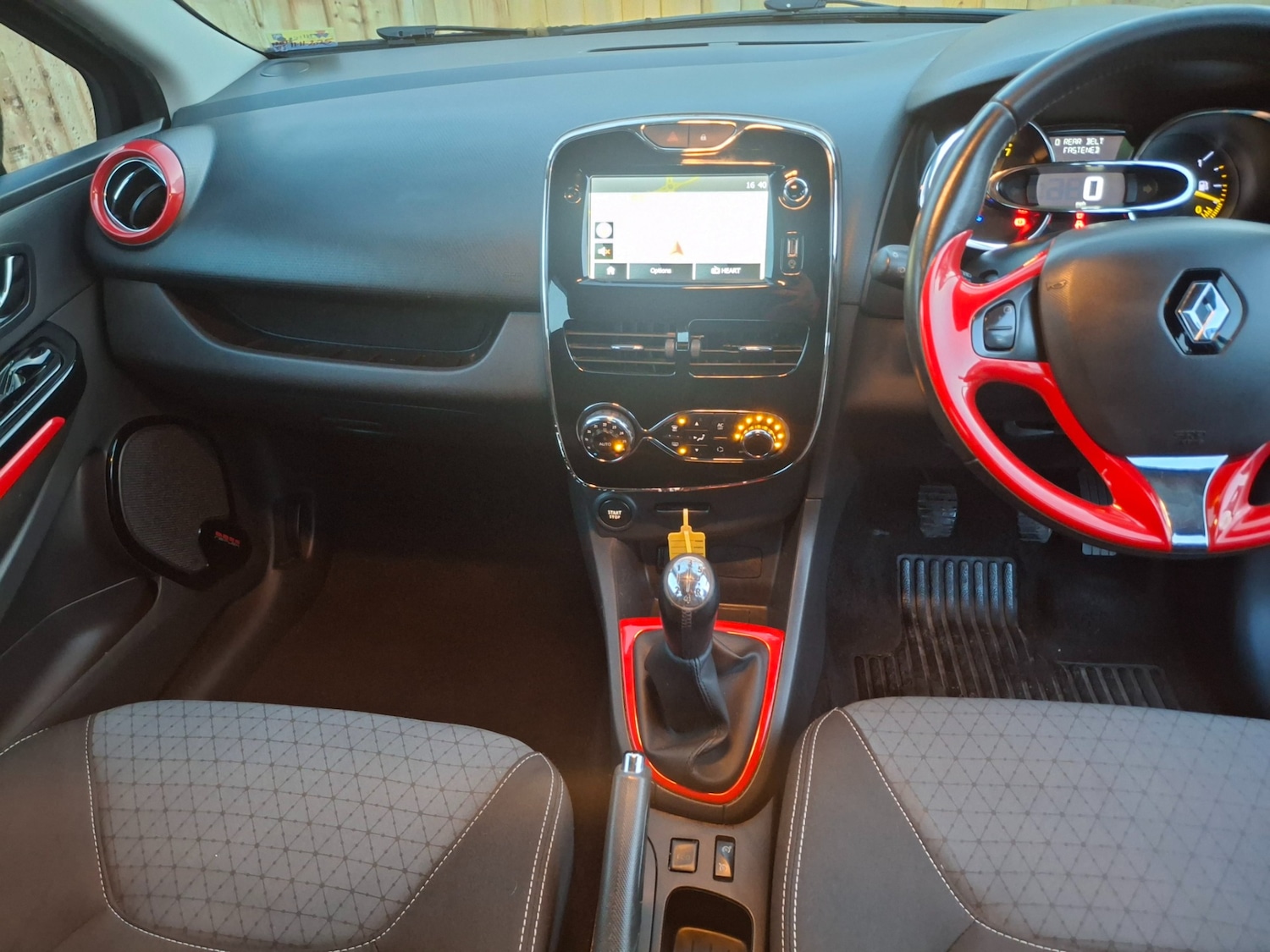 Used Renault Clio 2014 for sale - 76542934: Photo 8