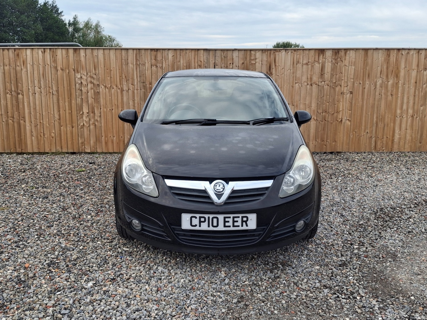 Used Vauxhall Corsa 2010 for sale - 76142407: Photo 2
