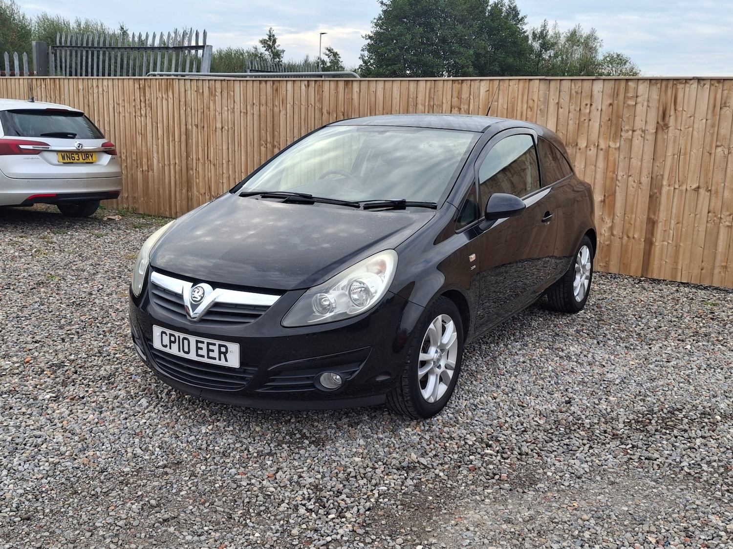 Used Vauxhall Corsa 2010 for sale - 76142407: Photo 3