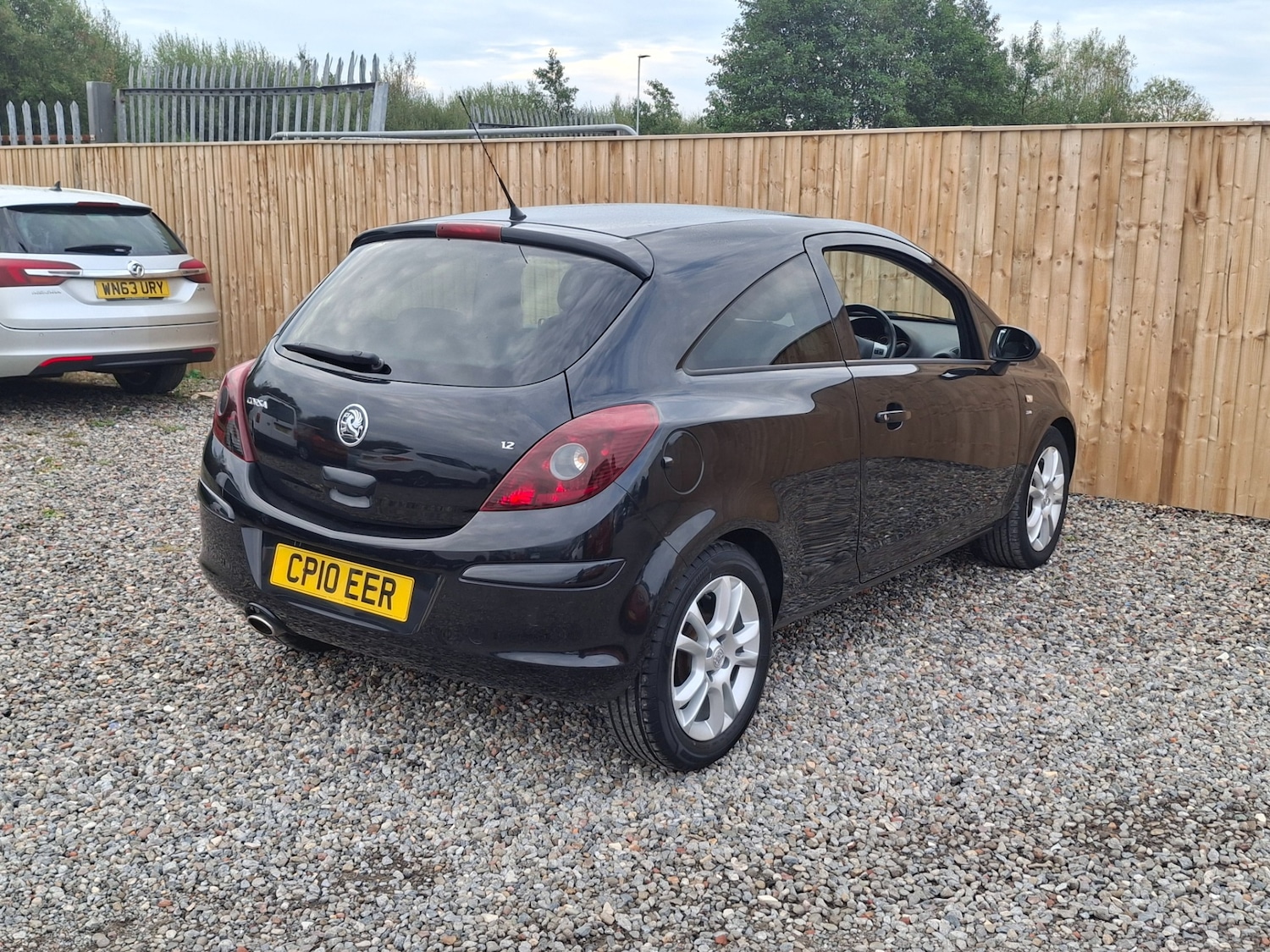 Used Vauxhall Corsa 2010 for sale - 76142407: Photo 4