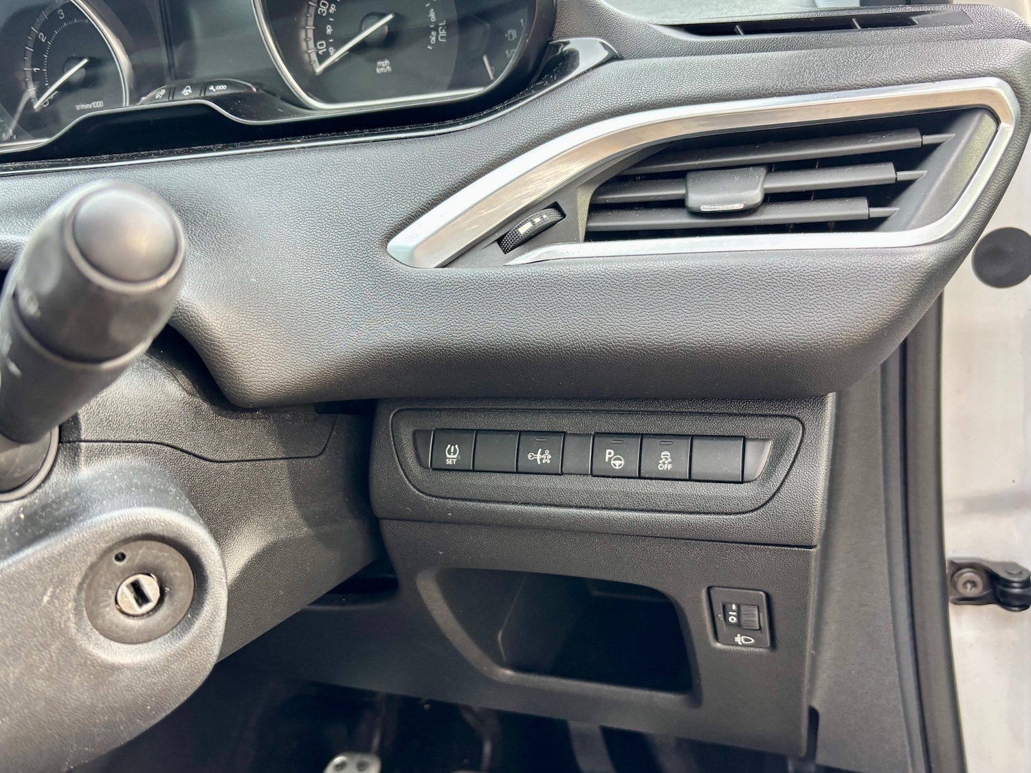 Used Peugeot 208 2016 for sale - 76113945: Photo 20