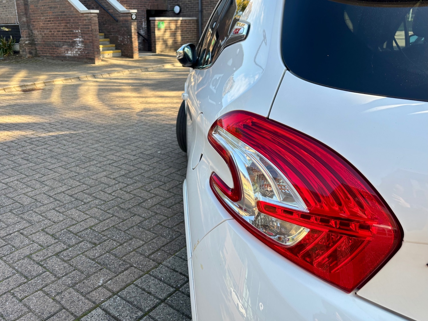 Used Peugeot 208 2015 for sale - 76118354: Photo 12