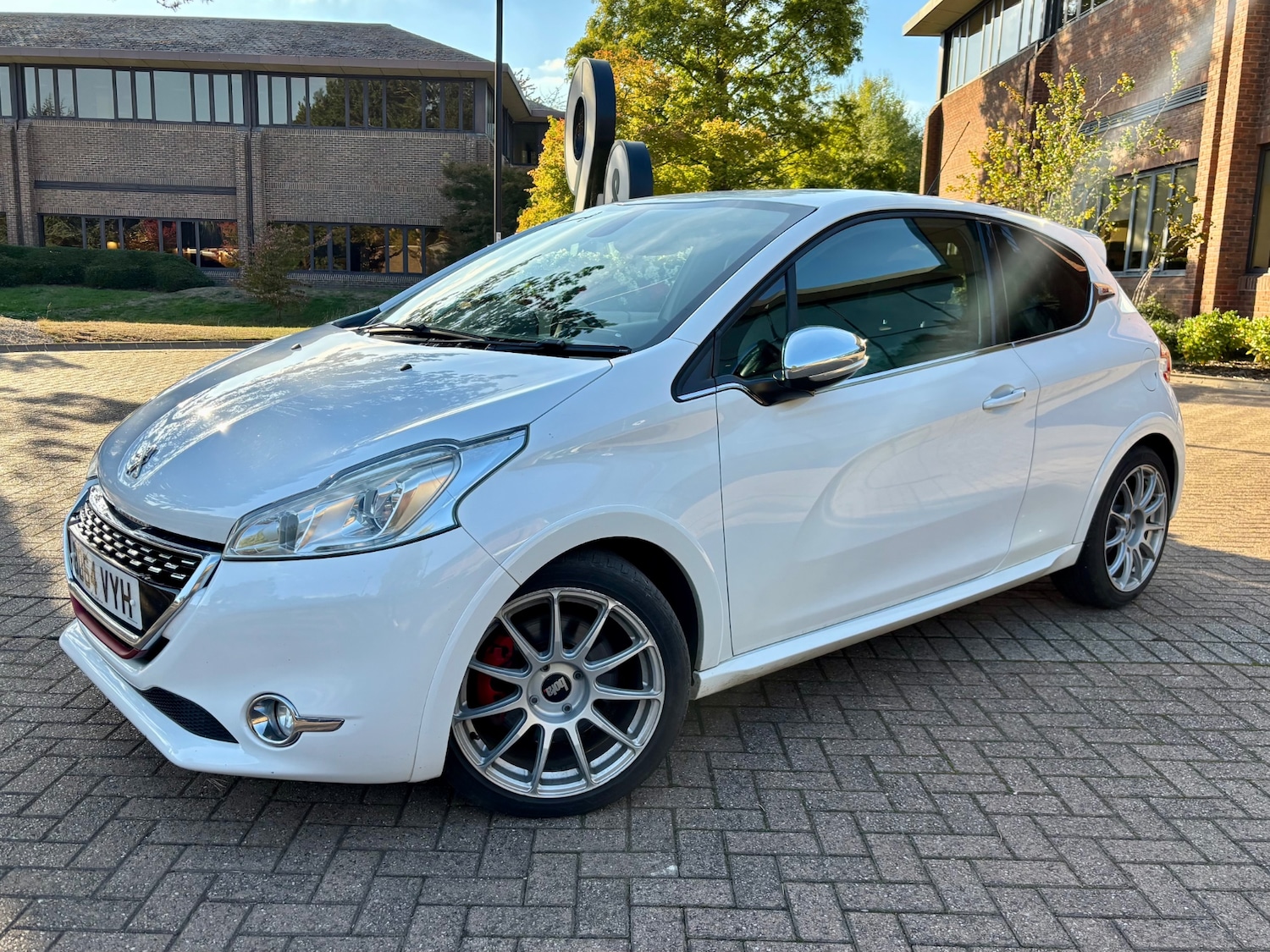 Used Peugeot 208 2015 for sale - 76118354: Photo 2