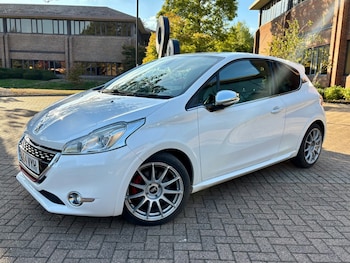 Used Peugeot 208 2015 for sale - 76118354: Photo 2