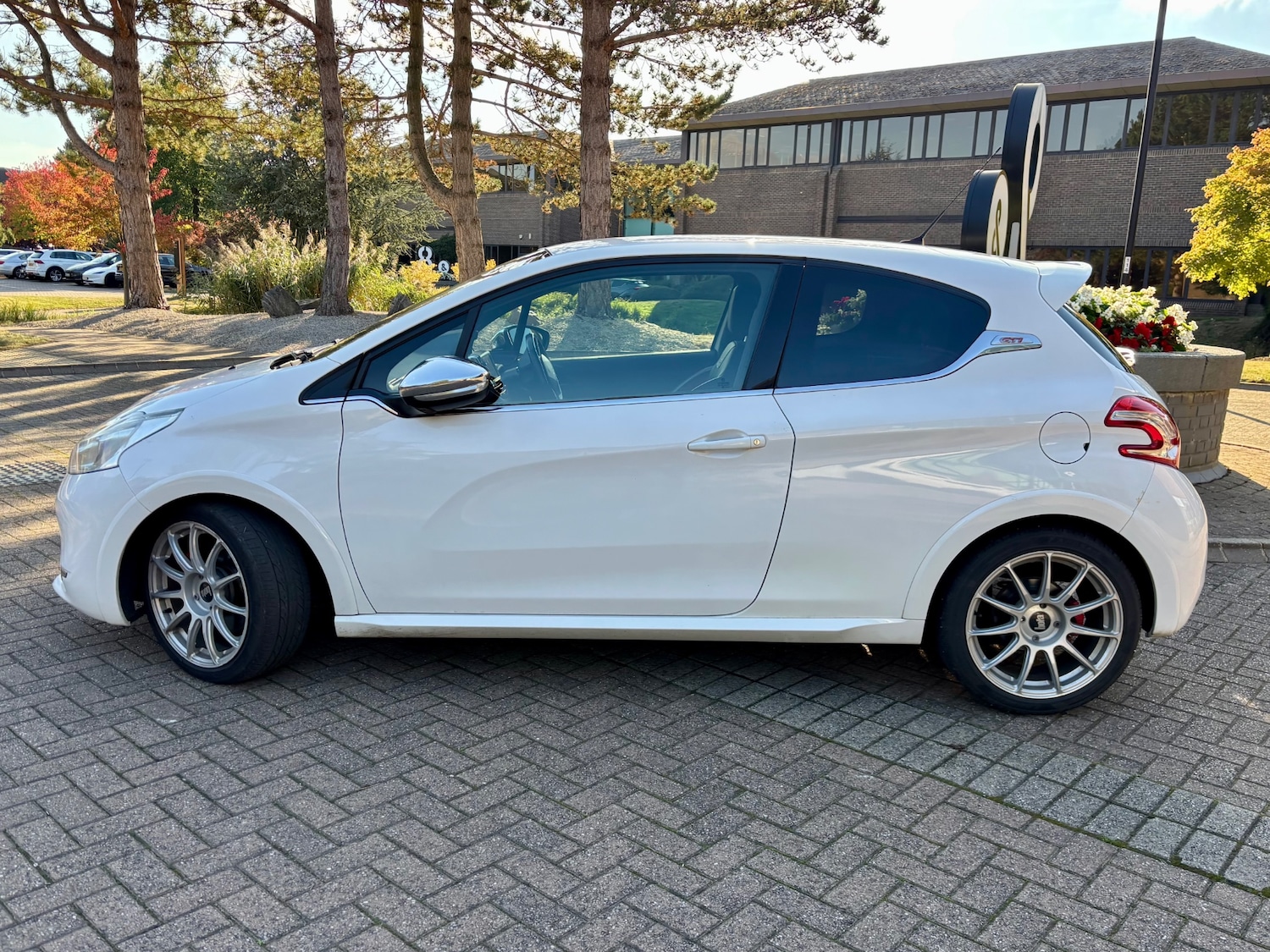 Used Peugeot 208 2015 for sale - 76118354: Photo 3