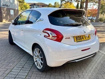 Used Peugeot 208 2015 for sale - 76118354: Photo 4