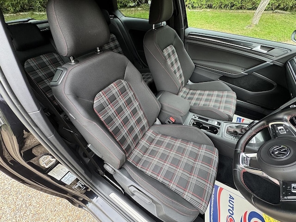 Used Volkswagen Golf 2016 for sale - 76152180: Photo 23