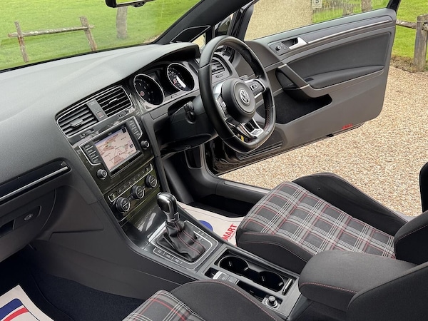 Used Volkswagen Golf 2016 for sale - 76152180: Photo 42