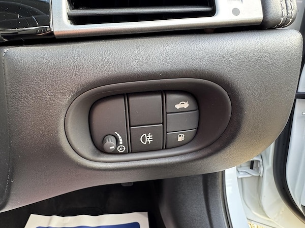 Used Jaguar XKR 2011 for sale - 76137725: Photo 21
