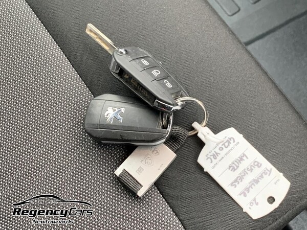 Used Peugeot Traveller 2020 for sale - 76024875: Photo 29