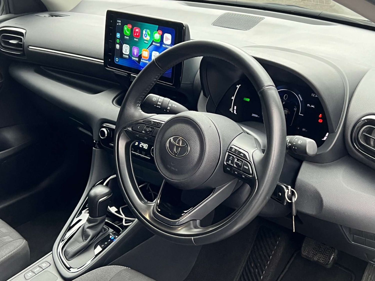 Used Toyota Yaris 2024 for sale - 76670476: Photo 2