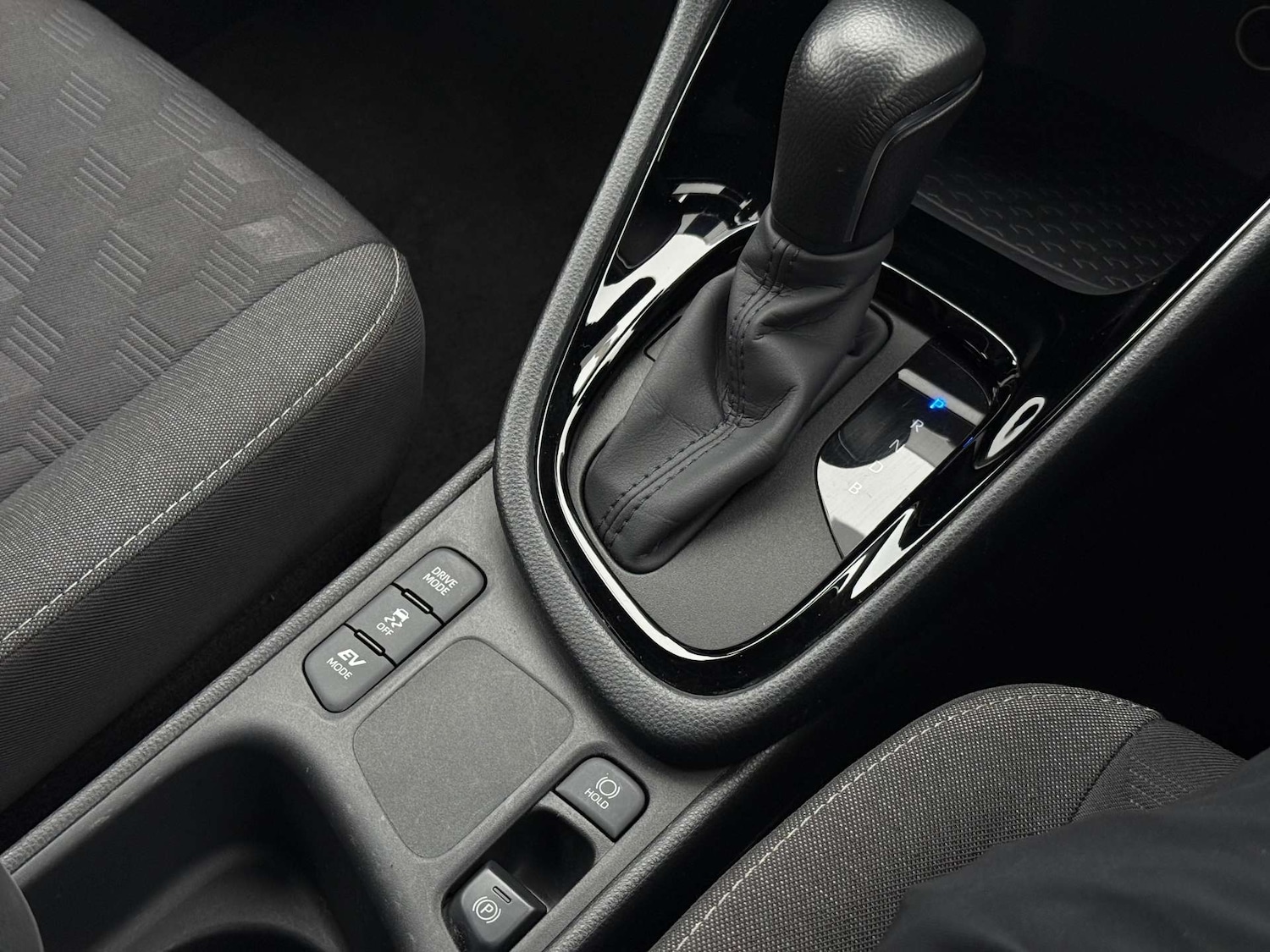 Used Toyota Yaris 2024 for sale - 76670476: Photo 28