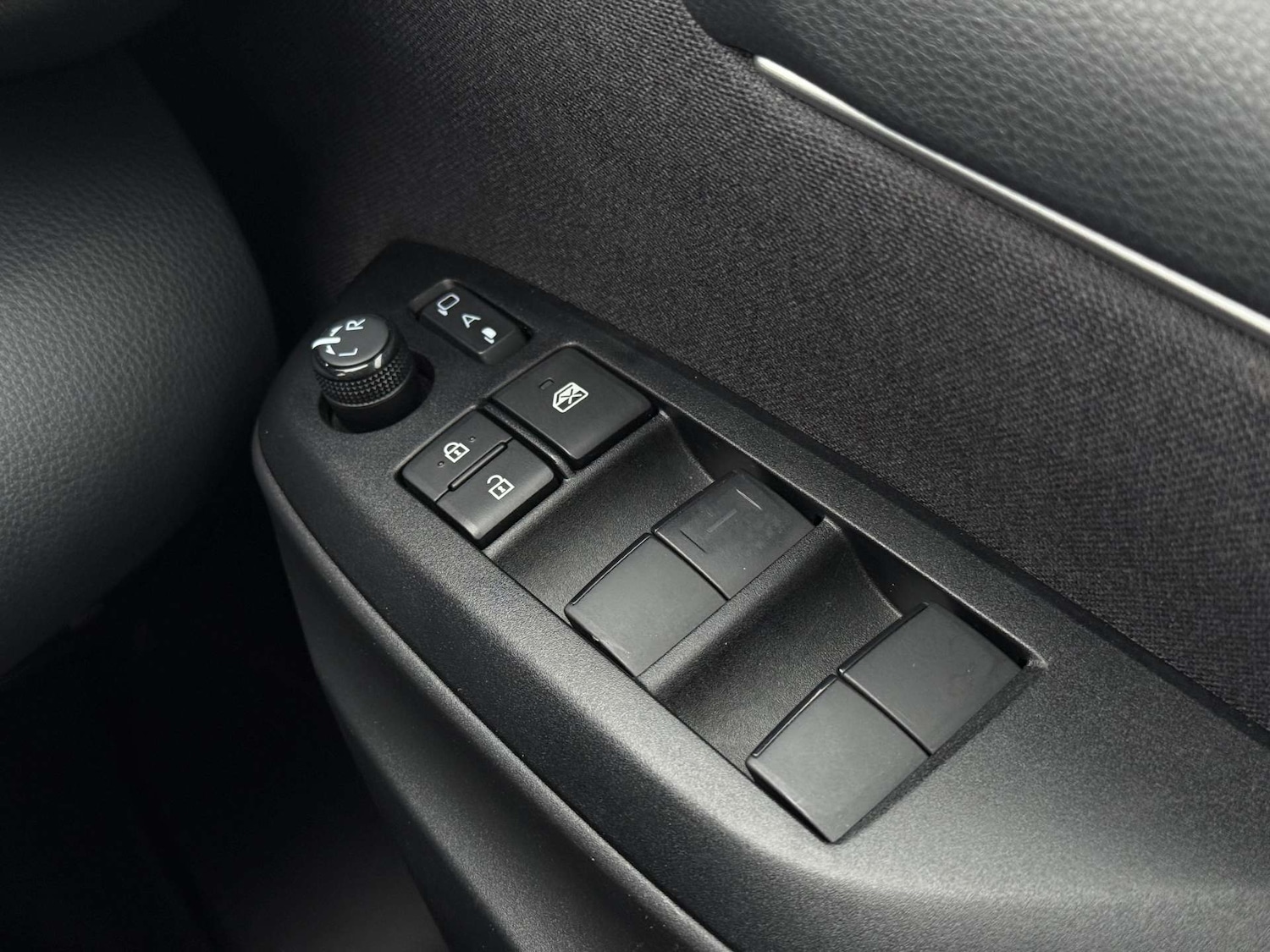 Used Toyota Yaris 2024 for sale - 76670476: Photo 31