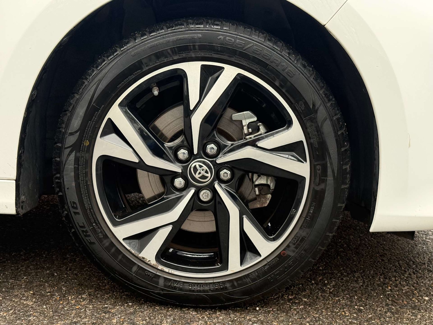 Used Toyota Yaris 2024 for sale - 76670476: Photo 34