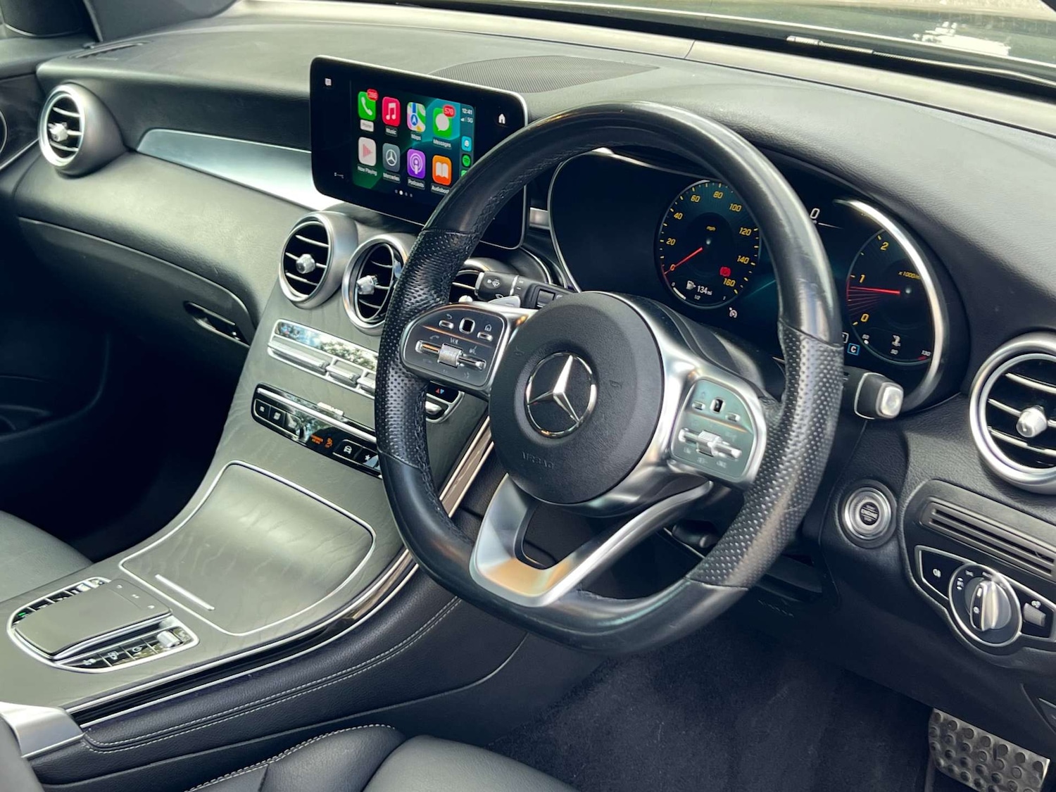 Used Mercedes-Benz GLC 2019 for sale - 75966383: Photo 2