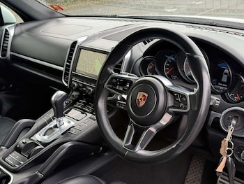 Used Porsche Cayenne 2015 for sale - 75468305: Photo