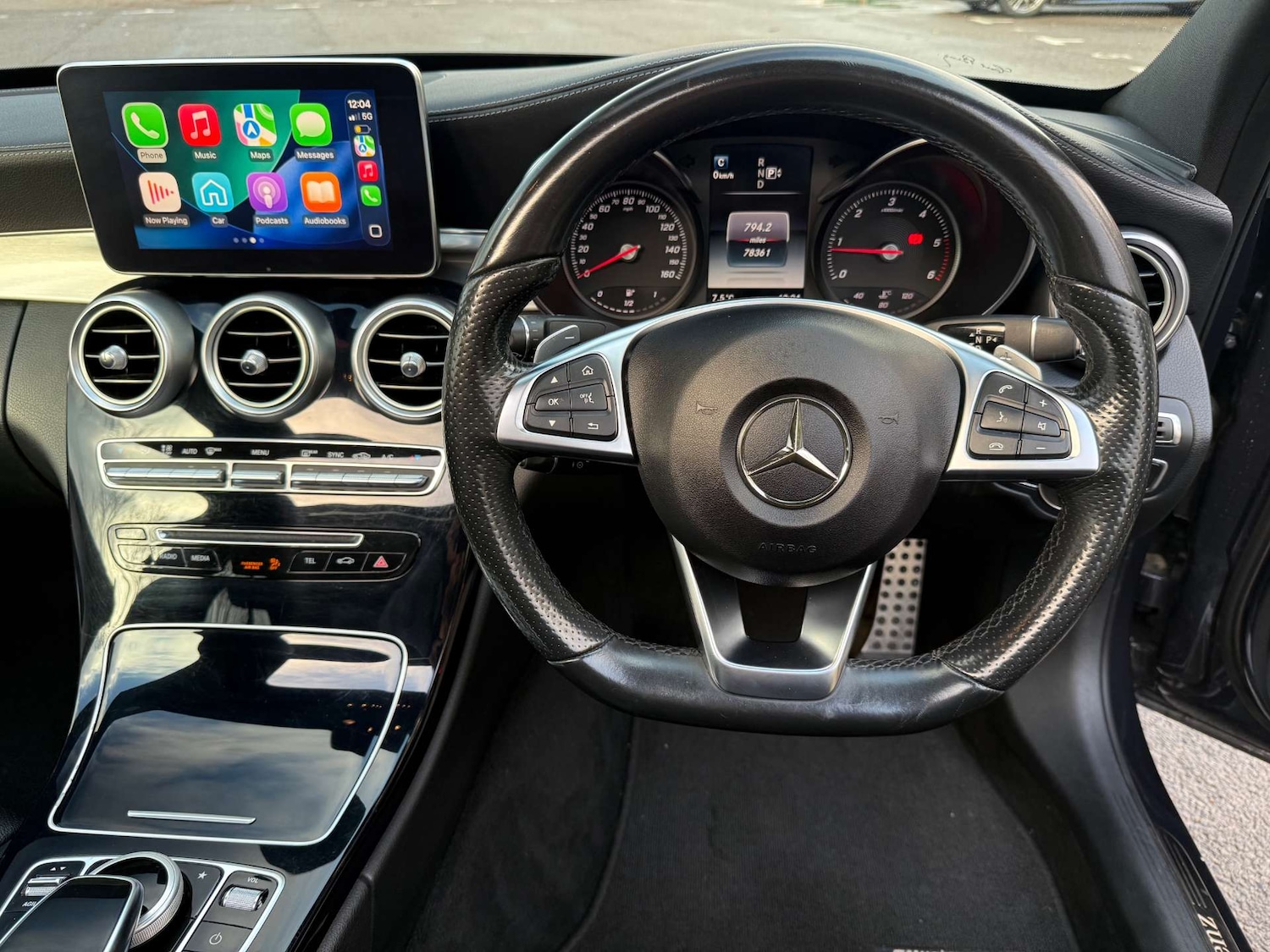 Used Mercedes-Benz C Class 2015 for sale - 76699692: Photo 4