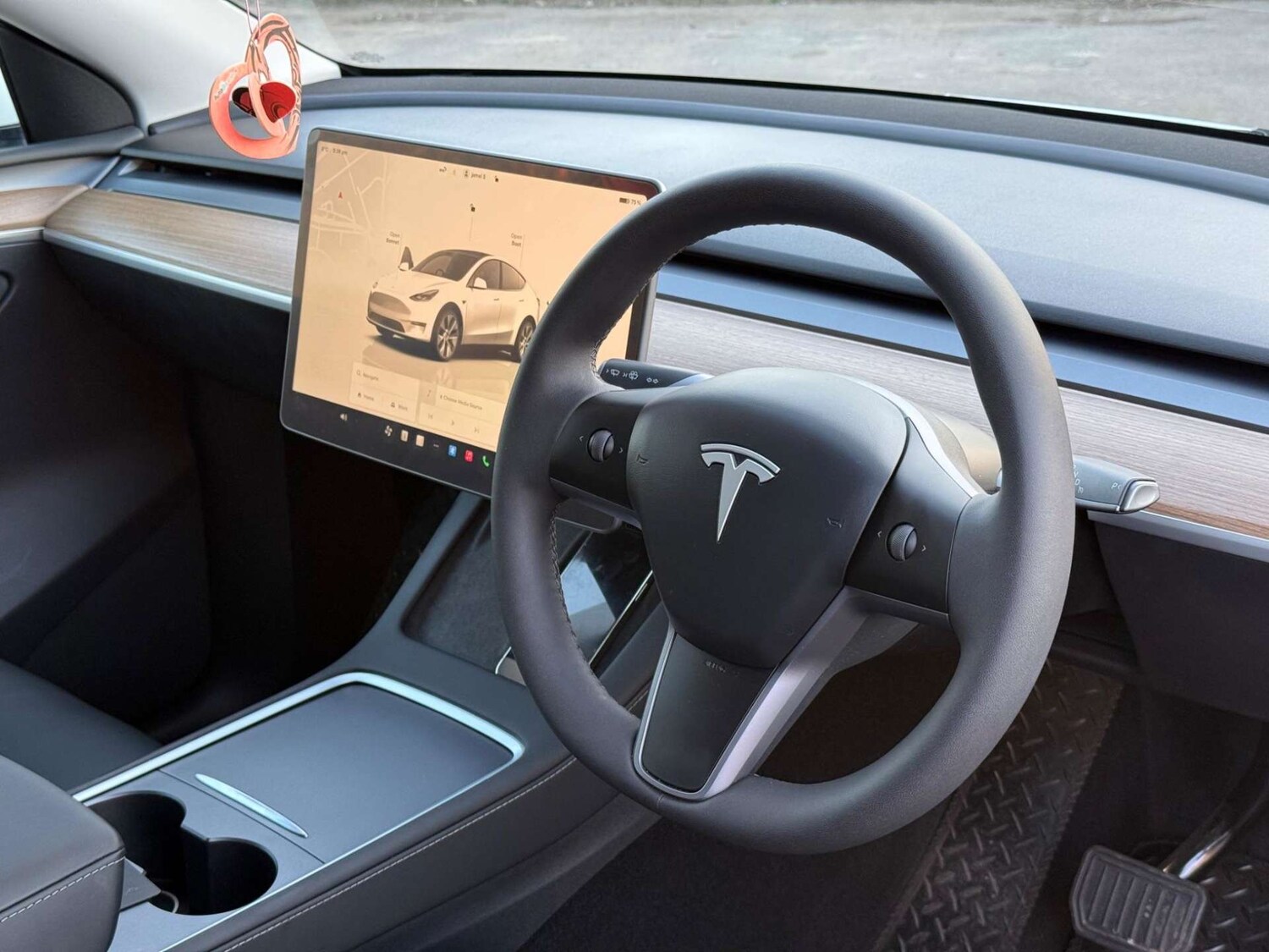 Used Tesla Model Y 2024 for sale - 76601475: Photo 2