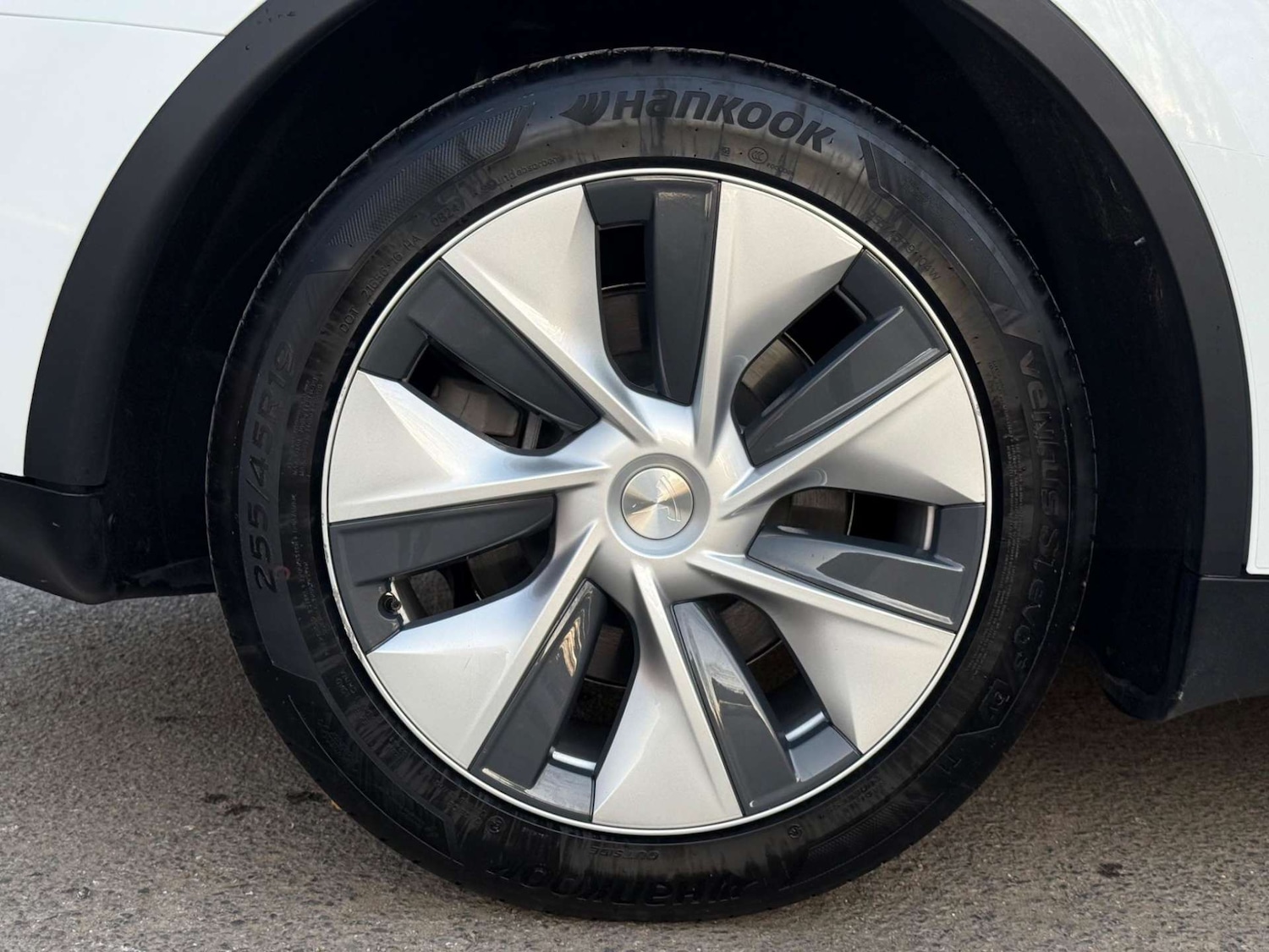 Used Tesla Model Y 2024 for sale - 76601475: Photo 28