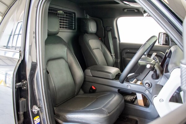 Used Land Rover Defender 2023 for sale - 74876741: Photo 2