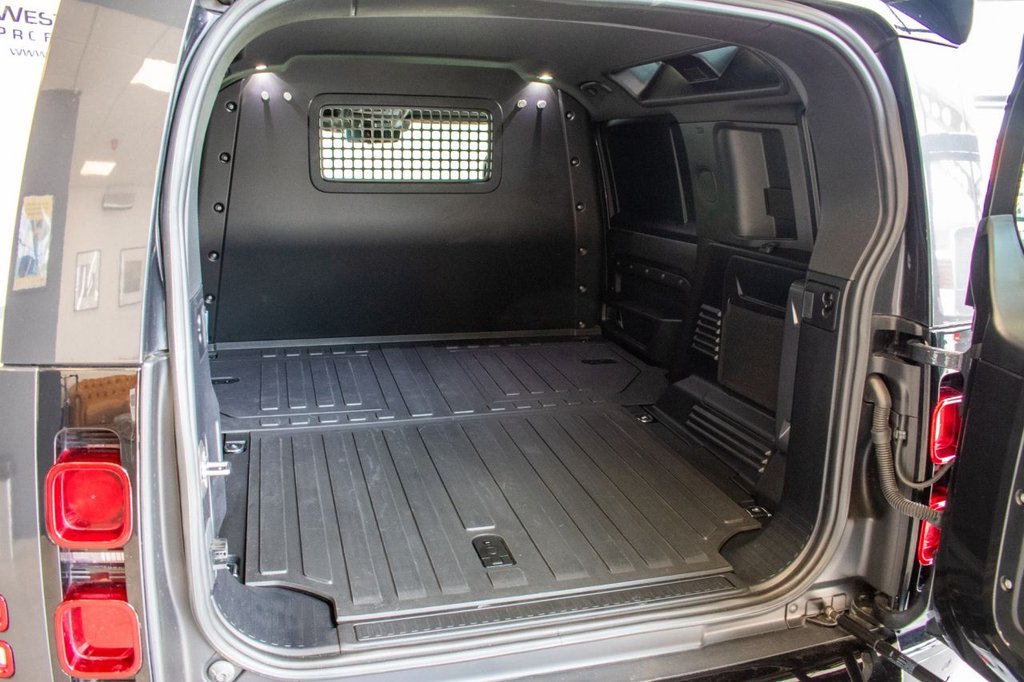 Used Land Rover Defender 2023 for sale - 76950134: Photo 15