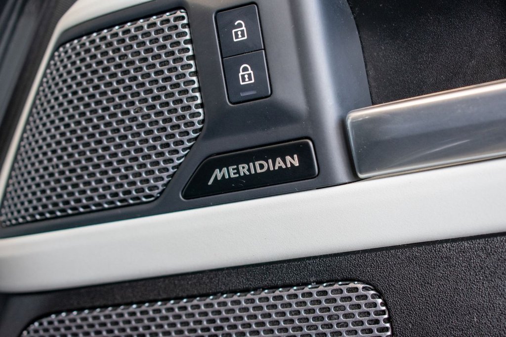 Used Land Rover Defender 2023 for sale - 76950134: Photo 30