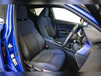 Used Toyota C-HR 2018 for sale - 77477323: Photo