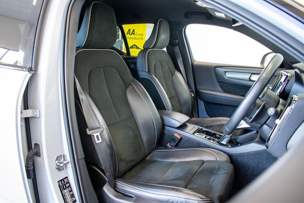 Used Volvo XC40 2019 for sale - 76105439: Photo 2