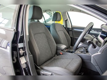 Used Volkswagen Golf 2022 for sale - 76010100: Photo