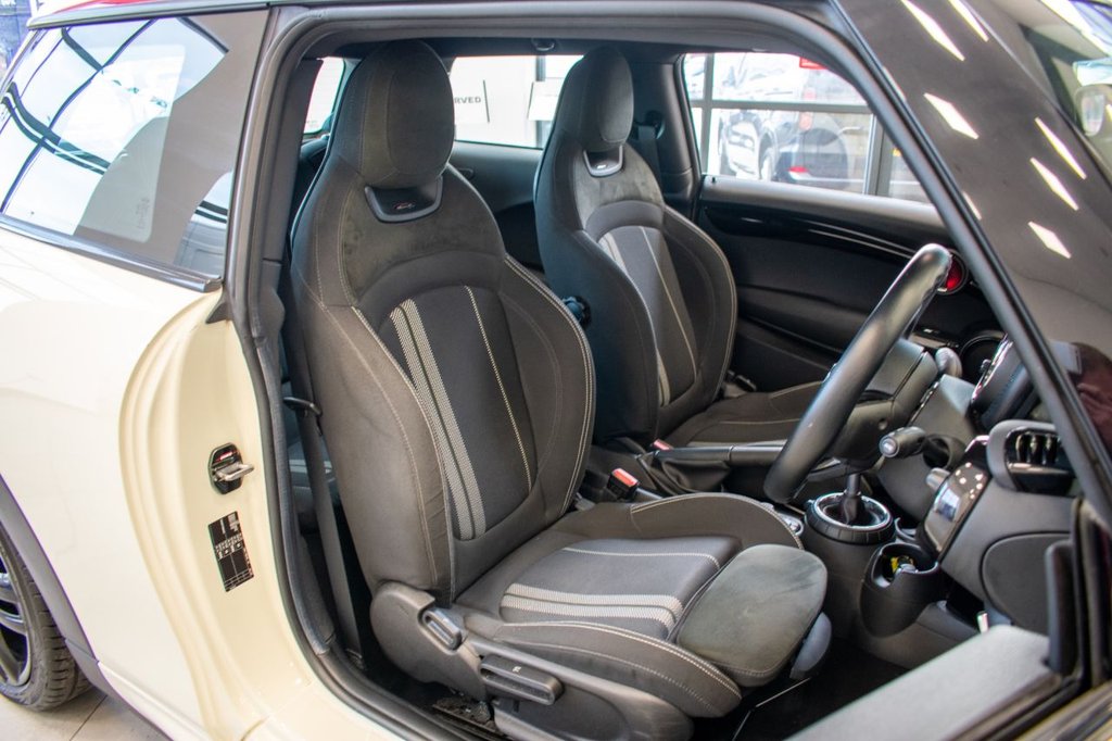 Used MINI Hatch 2015 for sale - 76820499: Photo 2