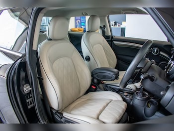 Used MINI Hatch 2019 for sale - 78240750: Photo